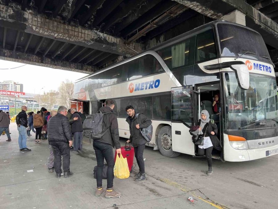 Deprem Bölgelerinden Afetzedeler Otobüsle İstanbul’a Geldi