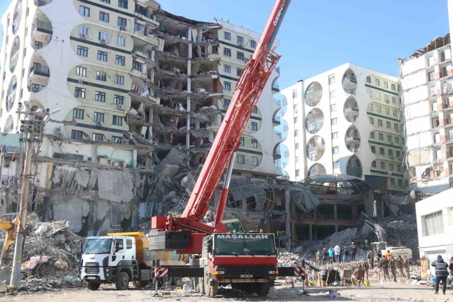 Diyarbakır’da Depremde 7 Sağlık Çalışanı Hayatını Kaybetti