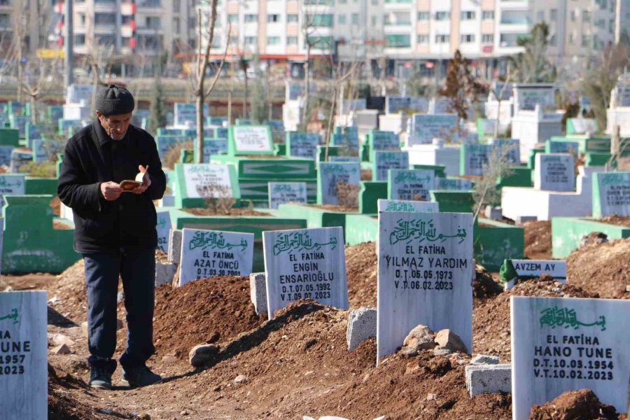 Onlarca Mezar Açıldı, Aynı Aileler Ve Komşuları Yan Yana Defin Edildi