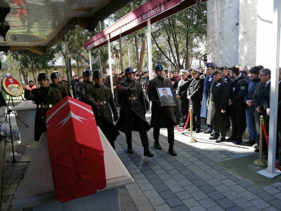 Gaziantep’te Depremde Hayatını Kaybeden Yedek Astsubay Cengizhan Üz, Üsküdar’da Son Yolculuğuna Uğurlandı