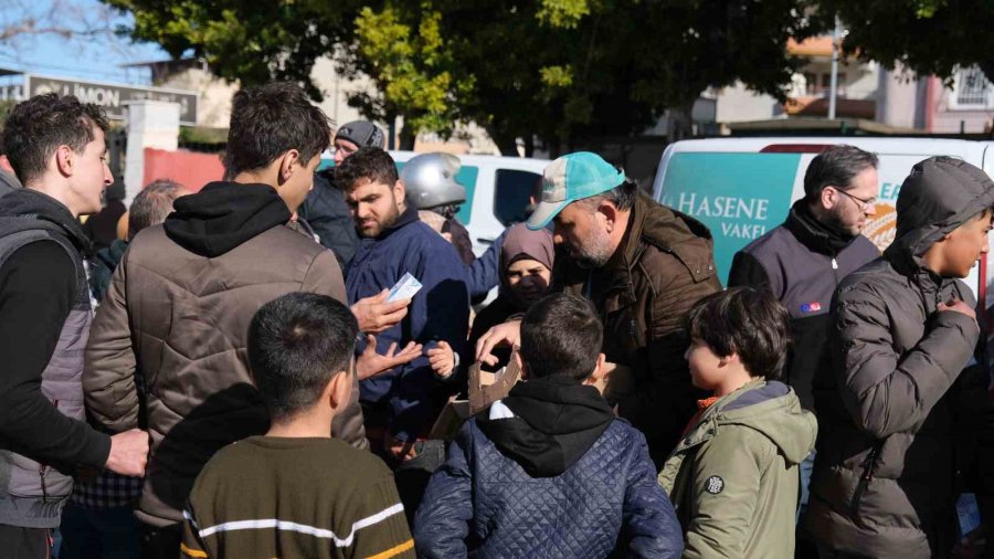 Afet Bölgesine Yardımlar Sürüyor