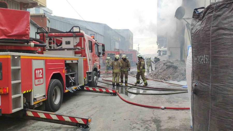 Sultangazi’de Fabrika Alev Alev Yandı