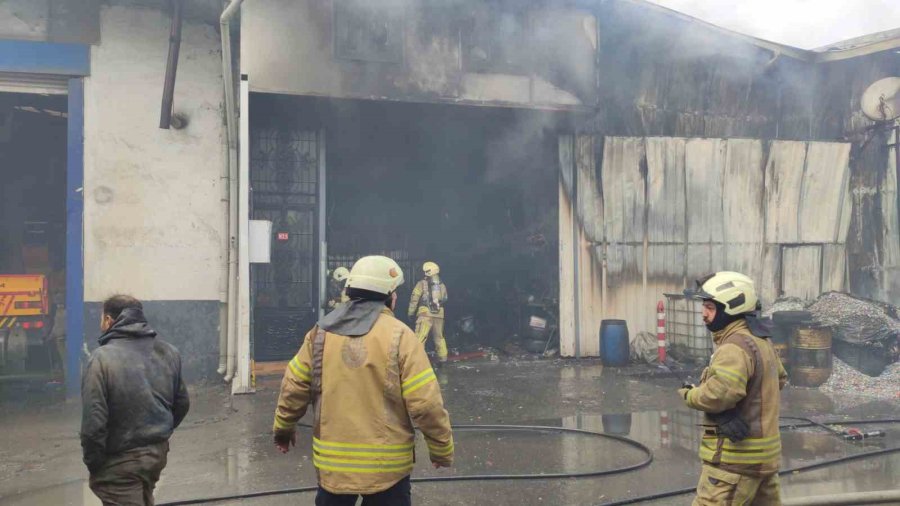 Sultangazi’de Fabrika Alev Alev Yandı