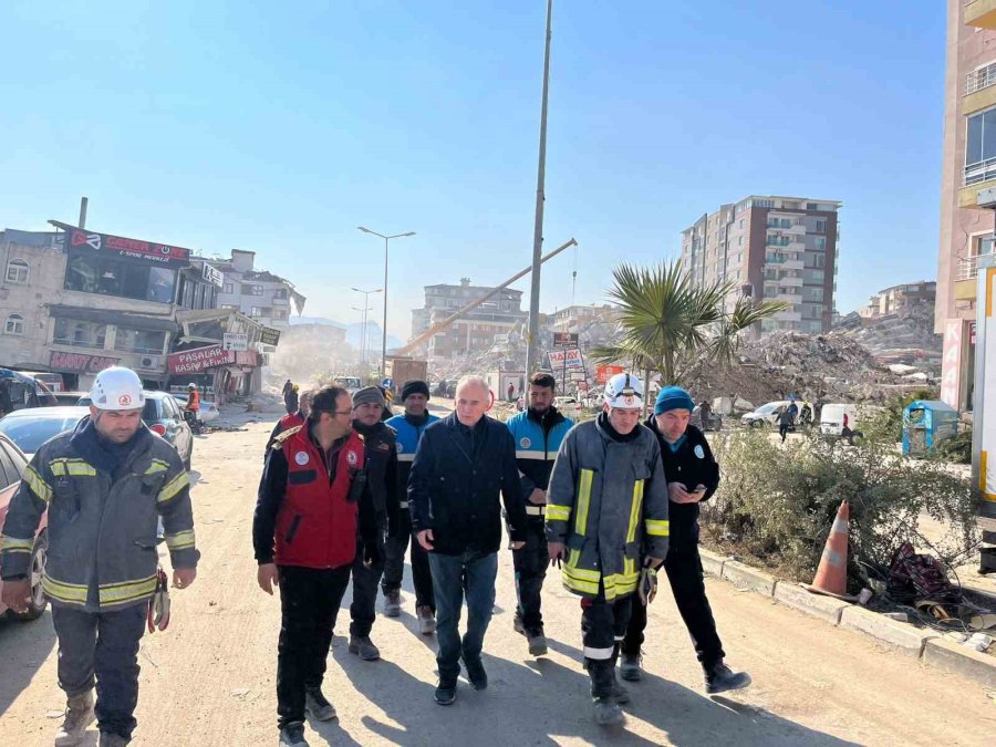 Başkan Zolan, Hatay’da Depremzedelerin Acısını Paylaşıyor