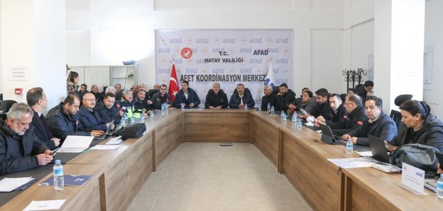 Başkan Zolan, Hatay’da Depremzedelerin Acısını Paylaşıyor