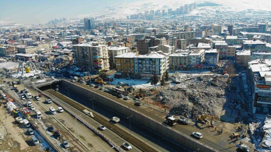 Malatya’da Enkaz Kaldırma Çalışmaları Havadan Görüntülendi