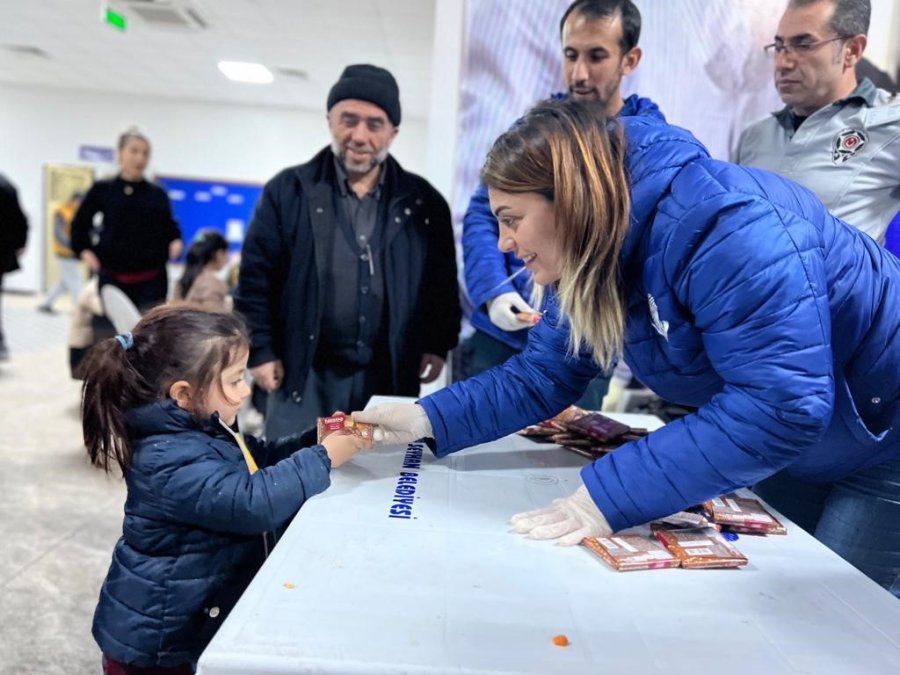 Seyhan Belediyesi, Depremzedelerin İhtiyaçlarına Koşuyor