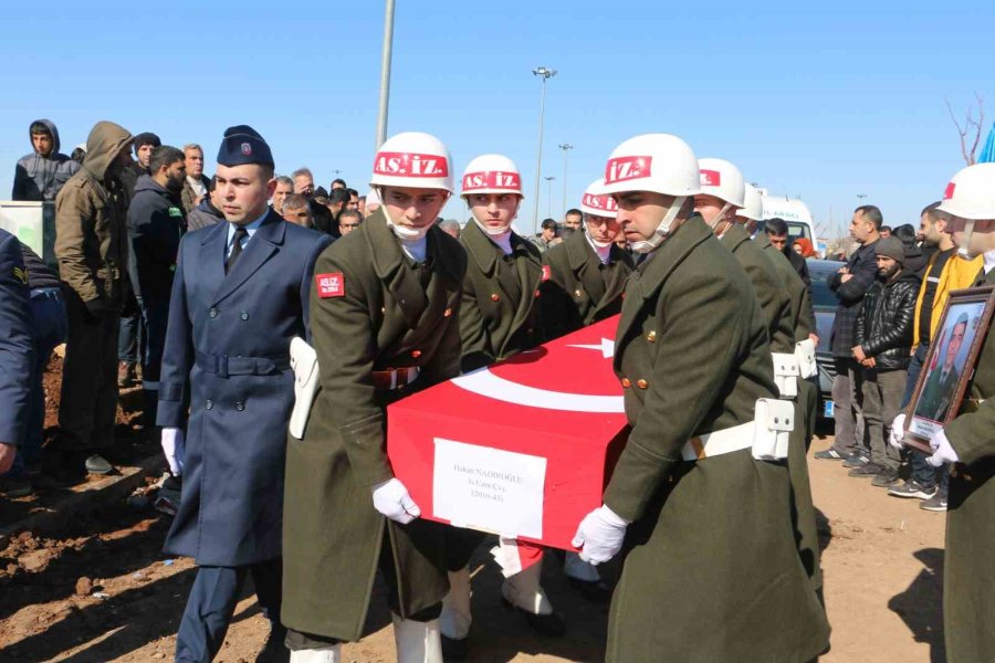 Onlarca Mezar Açıldı, Aynı Aileler Ve Komşuları Yan Yana Defin Edildi