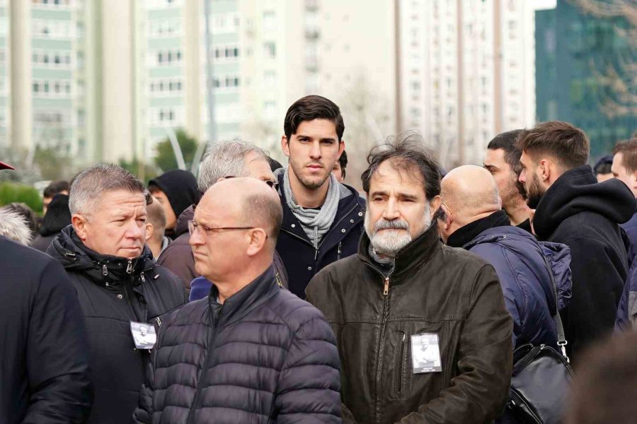 Depremde Hayatını Kaybeden Antrenör Uğur Kurt, Son Yolculuğuna Uğurlandı