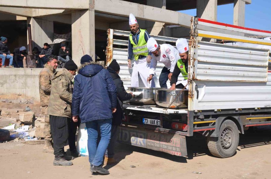 Şenoba Belediyesi Depremzedeler İçin 7 Günde 21 Bin Kişilik Yemek Yaptı