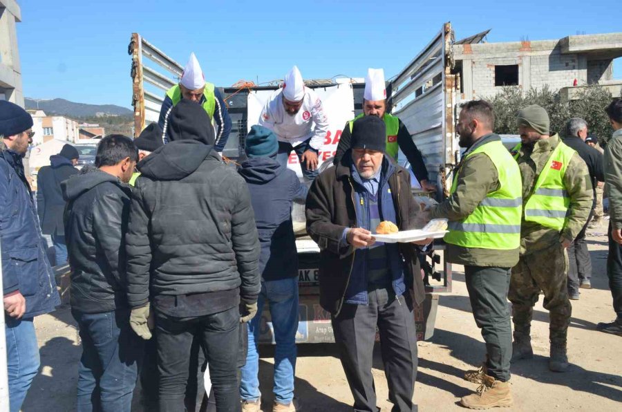 Şenoba Belediyesi Depremzedeler İçin 7 Günde 21 Bin Kişilik Yemek Yaptı