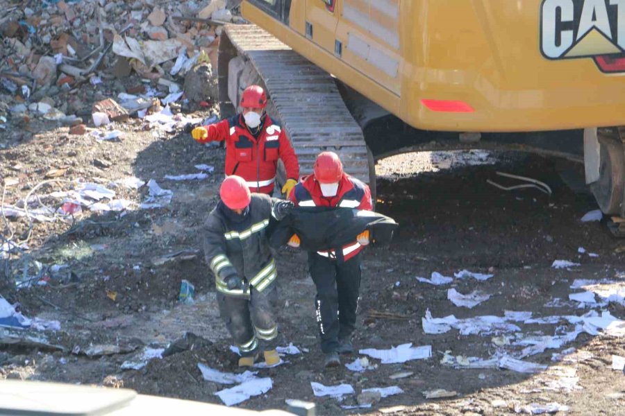 Diyarbakır’da Enkaz Çalışması 8’inci Gününde De Devam Ediyor