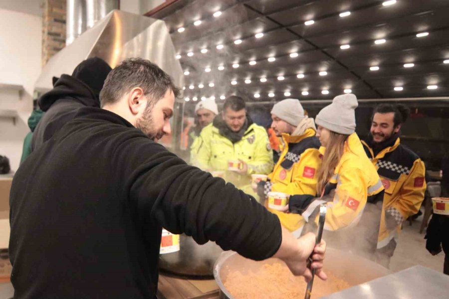 "yeniden Hayat Lokantası" Depremin Merkez Üssünde Nefes Aldırdı