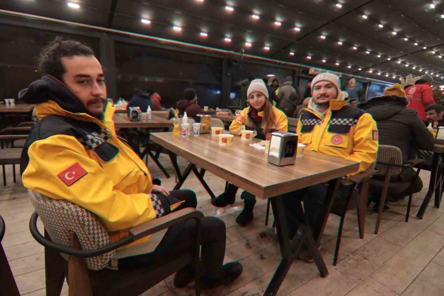 "yeniden Hayat Lokantası" Depremin Merkez Üssünde Nefes Aldırdı