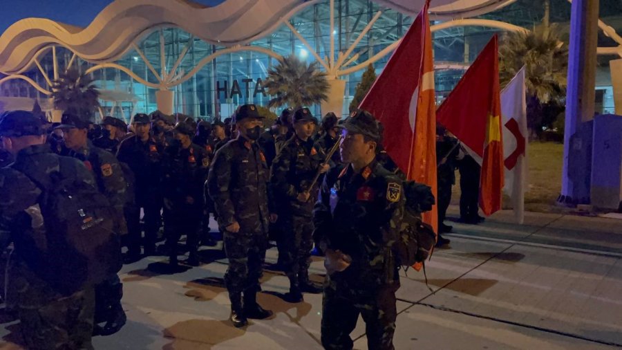 Vietnamlı Askeri Arama Kurtarma Ekibi Türk Bayrağı İle Hatay’da