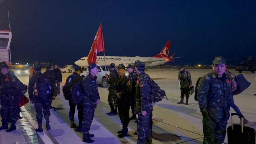 Vietnamlı Askeri Arama Kurtarma Ekibi Türk Bayrağı İle Hatay’da