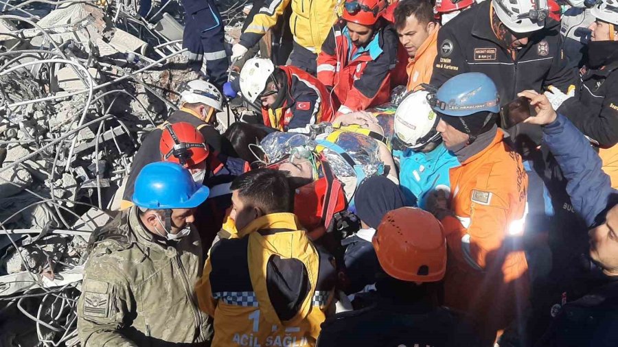 Adıyaman’da 198 Saat Sonra Enkazdan Müthiş Haber