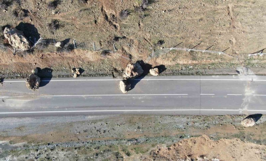 Binaları Yıkan Deprem Doğaya Da Zara Verdi, Bölge Havadan Görüntülendi