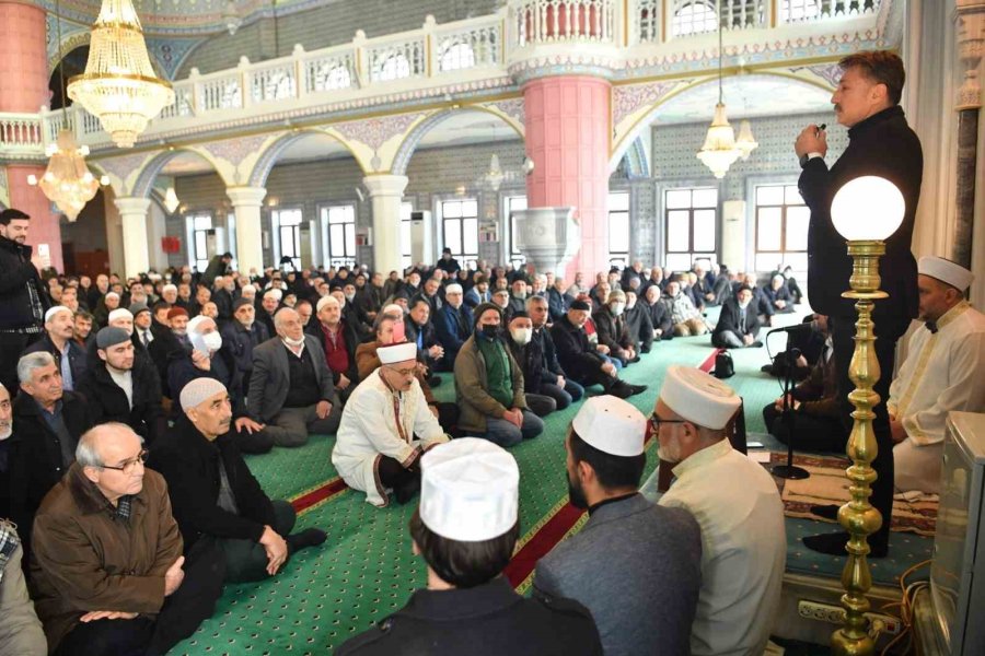 Bahçelievler’de Depremde Hayatlarını Kaybedenler İçin Mevlid-i Şerif Programı Düzenledi