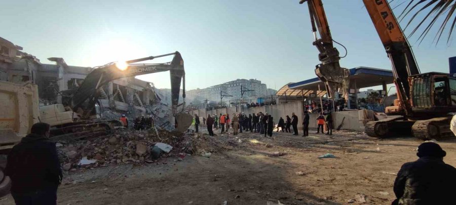 Hatay Sokaklarındaki Ölüm Sessizliği Bazen Sevinç Bazen De Hüzünle Noktalanıyor