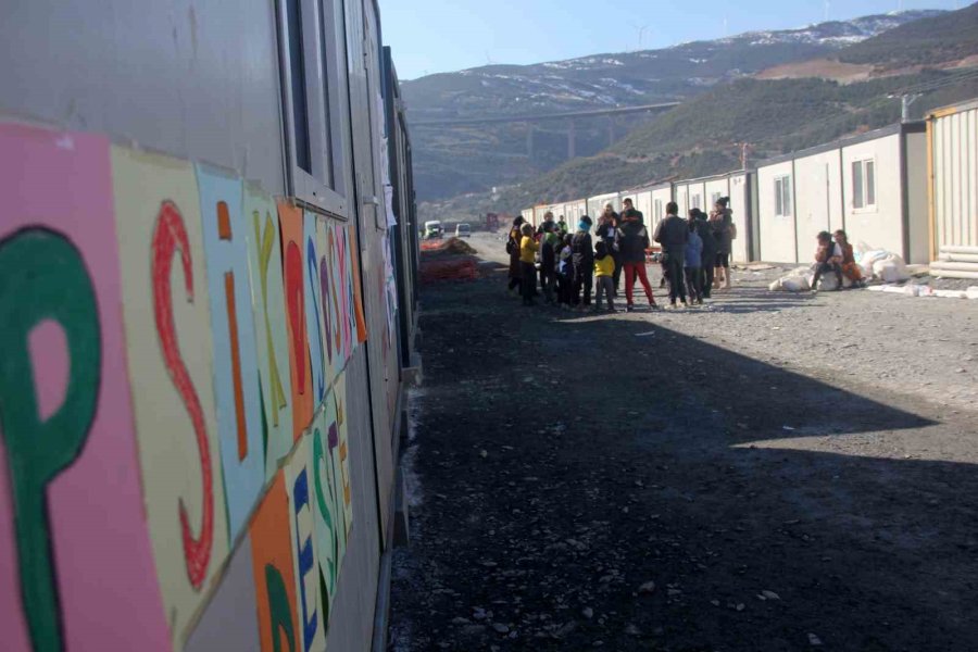 Deprem Bölgesindeki Çocuklara Psikolojik Destek