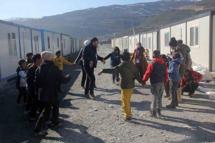 Deprem Bölgesindeki Çocuklara Psikolojik Destek