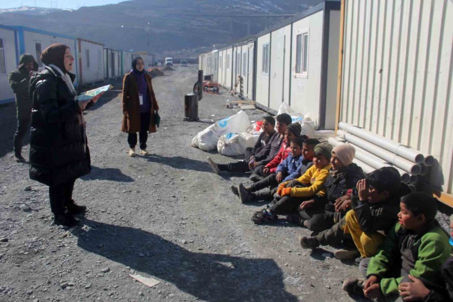 Deprem Bölgesindeki Çocuklara Psikolojik Destek