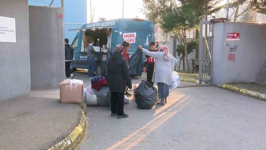 İstanbul’a Gelen Depremzedeler Sancaktepe’de Yurda Yerleştiriliyor