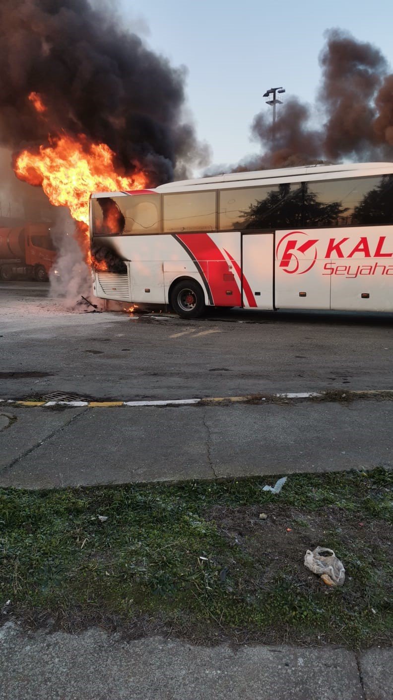 Silivri’de Yolcu Otobüsü Alev Alev Yandı