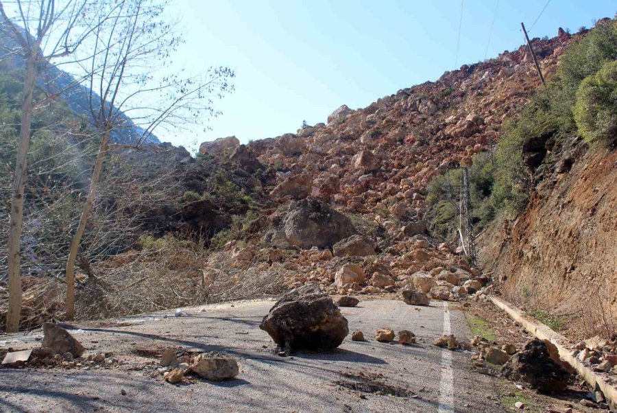 2 Büyük Deprem 2 Dağı Birleştirdi