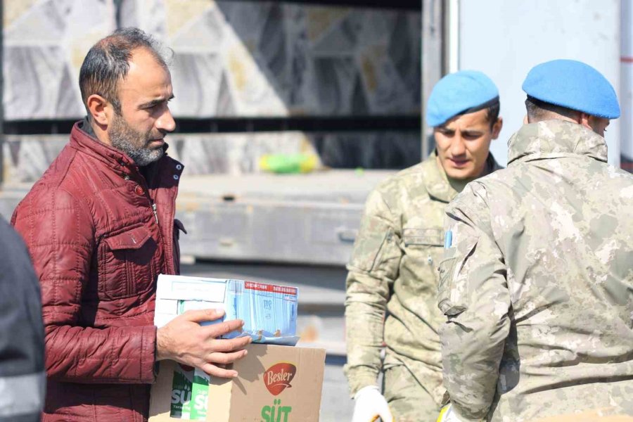 Depremin Yaralarını Kahraman Mehmetçik Sarıyor