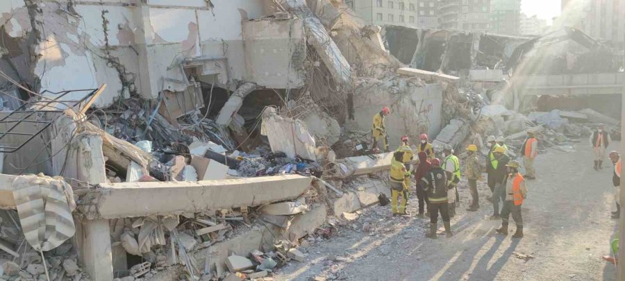 Hatay Sokaklarındaki Ölüm Sessizliği Bazen Sevinç Bazen De Hüzünle Noktalanıyor