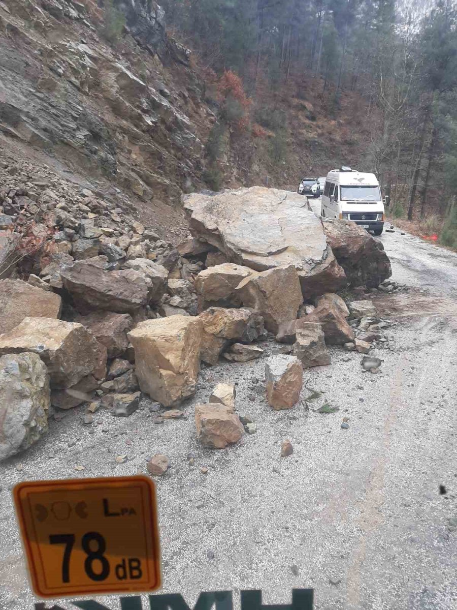 Düziçi’nde Deprem Sonrası Kapanan Köy Yolları Açıldı