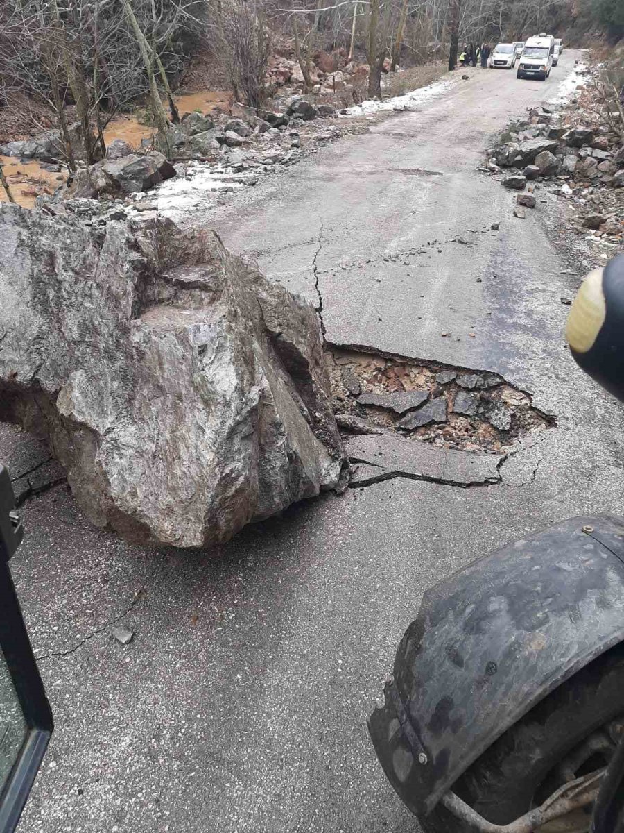 Düziçi’nde Deprem Sonrası Kapanan Köy Yolları Açıldı