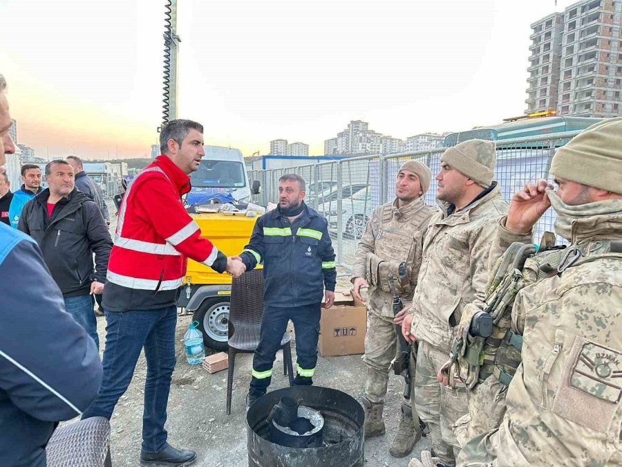 Kartal Belediye Başkanı Gökhan Yüksel Deprem Bölgesinde