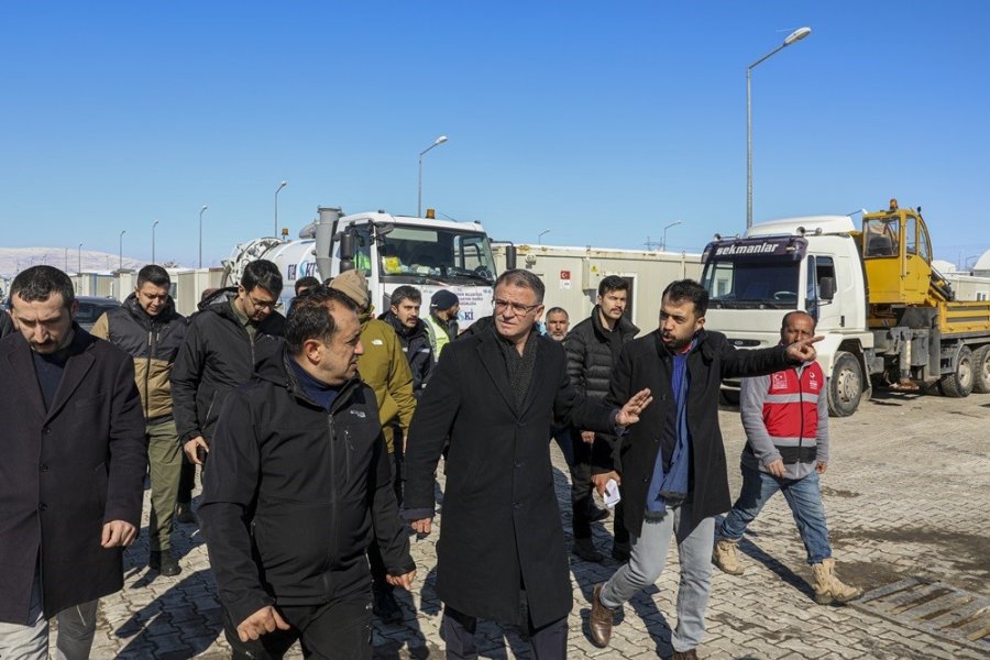 Van Ekibi Malatyalı Depremzedeler İçin Konteyner Kent Kuruyor