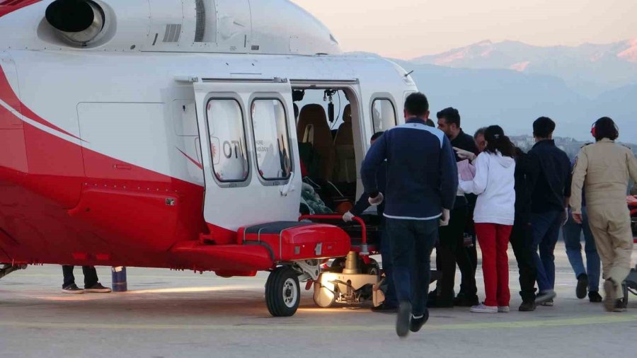 200 Saat Sonra Enkazdan Kurtarılan Depremzedeler Adana Şehir Hastanesinde