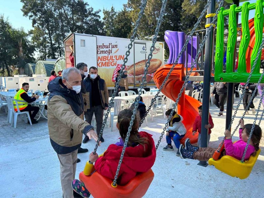 Küçükçekmece Belediyesi’nden Hatay’da Günlük 5 Bin Kişiye Sıcak Yemek Desteği