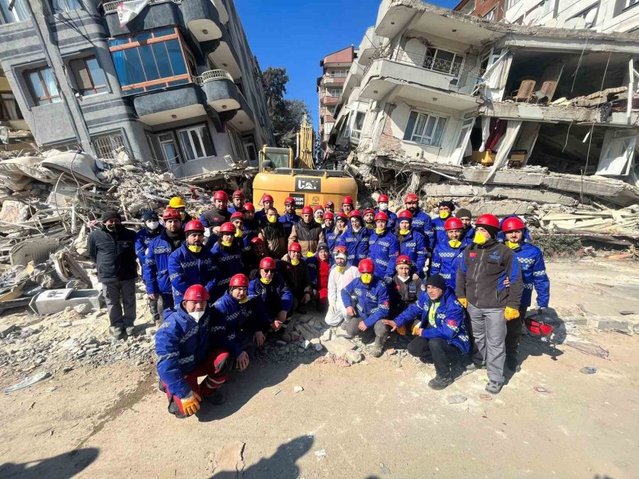 Küçükçekmece Belediyesi’nden Hatay’da Günlük 5 Bin Kişiye Sıcak Yemek Desteği