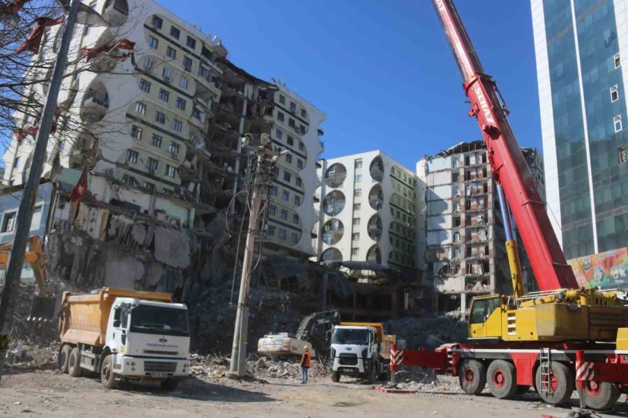 Diyarbakır Depreminde 3 Avukat Hayatını Kaybetti