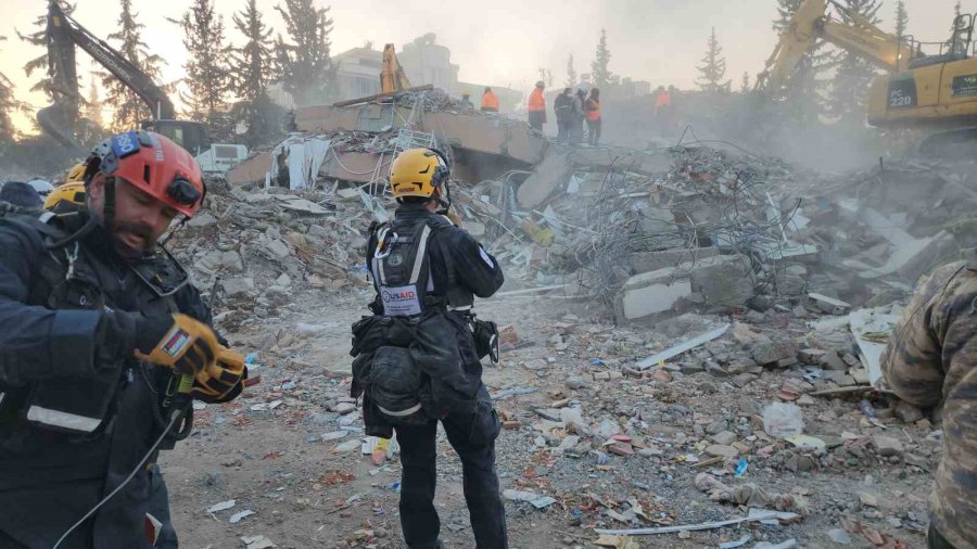 Abd’den Adıyaman’a Gelen 160 Kişilik Ekip Enkazdan Vatandaşları Kurtarmak İçin Mücadele Veriyor