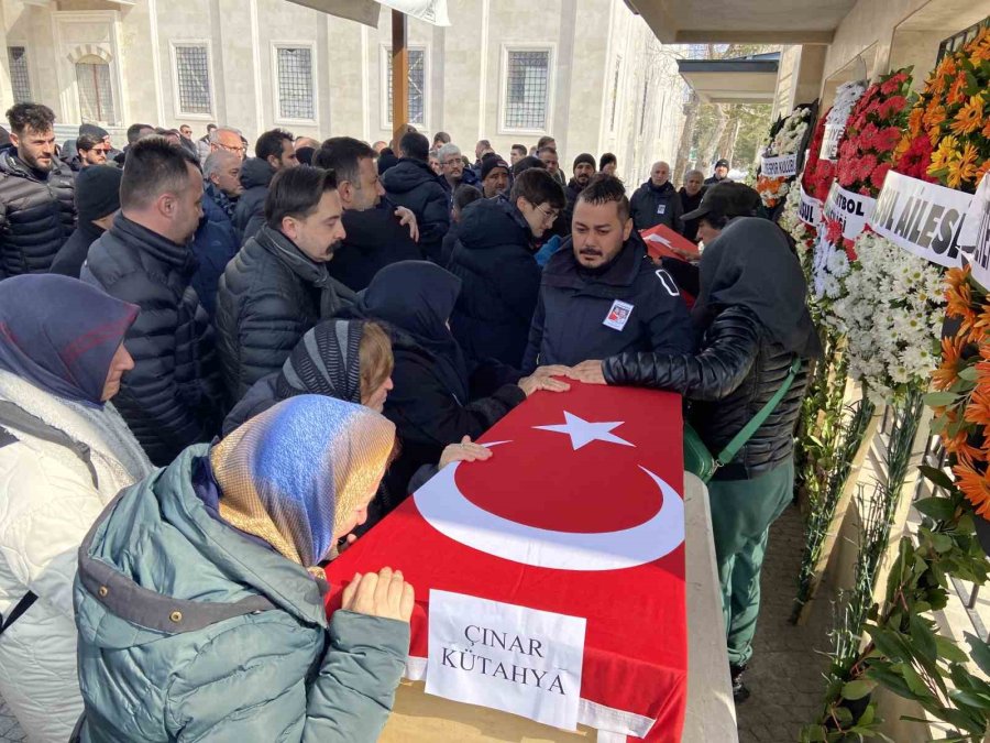 Depremde Hayatını Kaybeden Cemal Kütahya Ve Oğlu Çınar’a Acı Veda