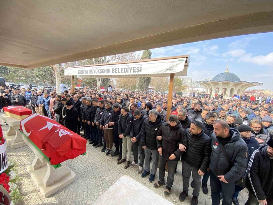 Depremde Hayatını Kaybeden Cemal Kütahya Ve Oğlu Çınar’a Acı Veda