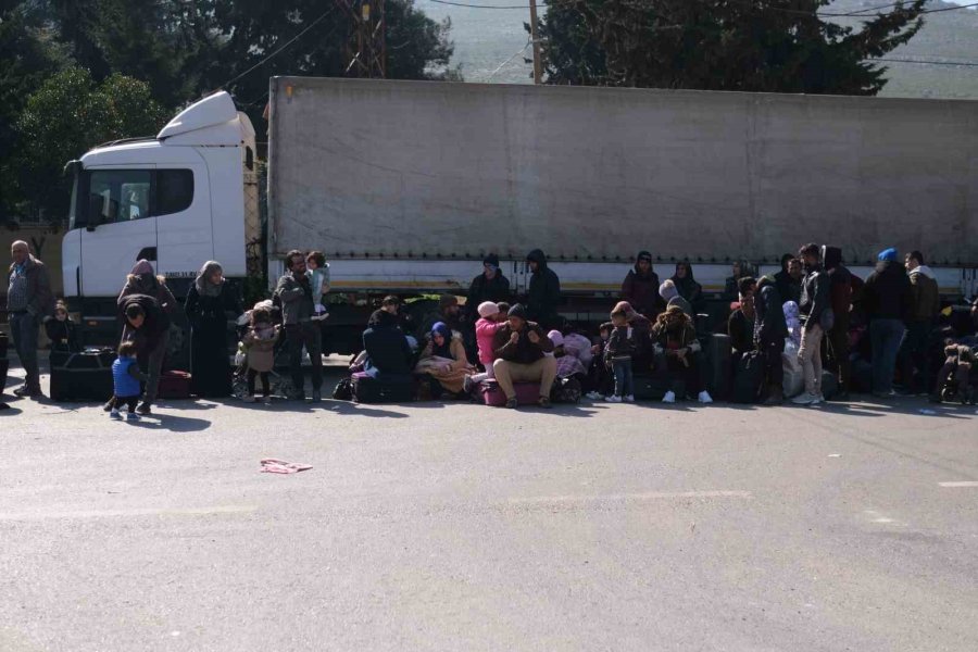 Suriyeliler Depremden Etkilenen Yakınları İçin Memleketlerine Gitmeye Başladı