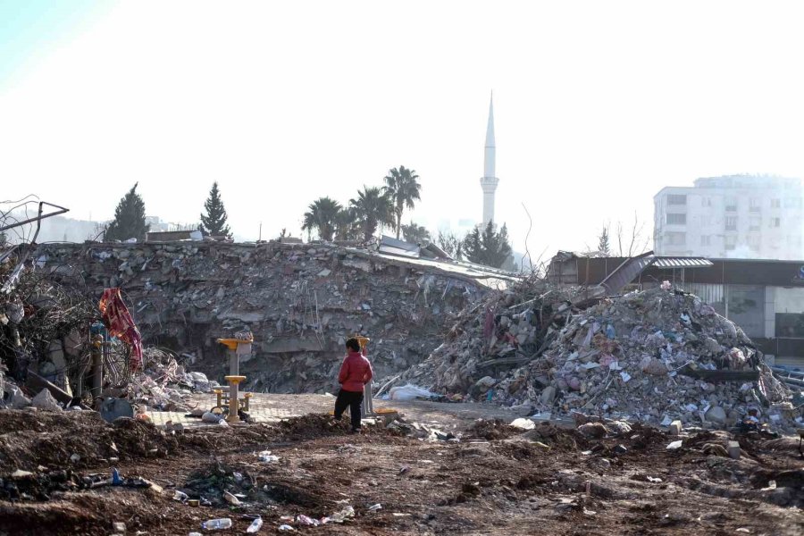 Kahramanmaraş’ta Enkazların Arasında Çocuk Olmak