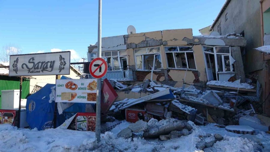 Depremin Vurduğu Doğanşehir, Harabeye Döndü