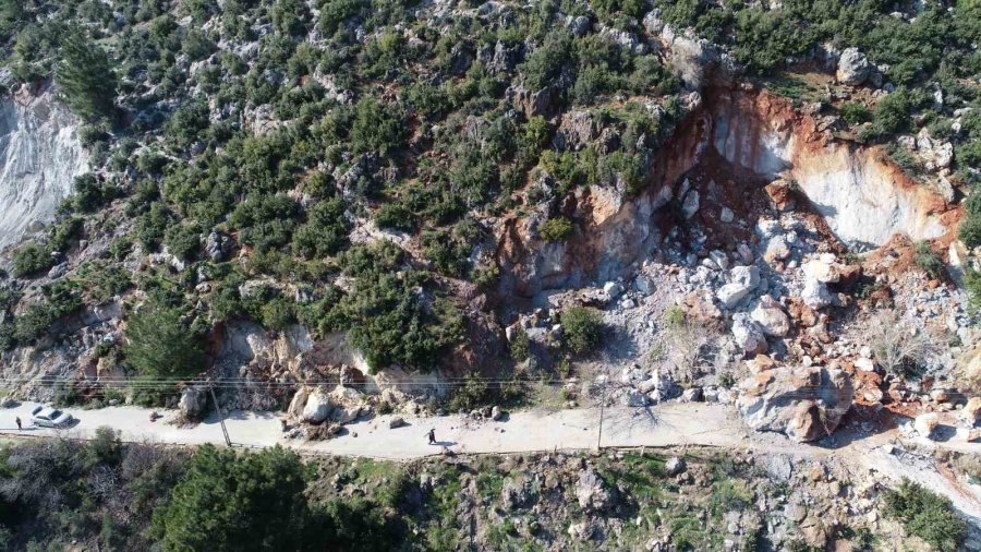 Devasa Kayalar Köyün Üzerine Yuvarlandı, Dehşeti Yaşadılar