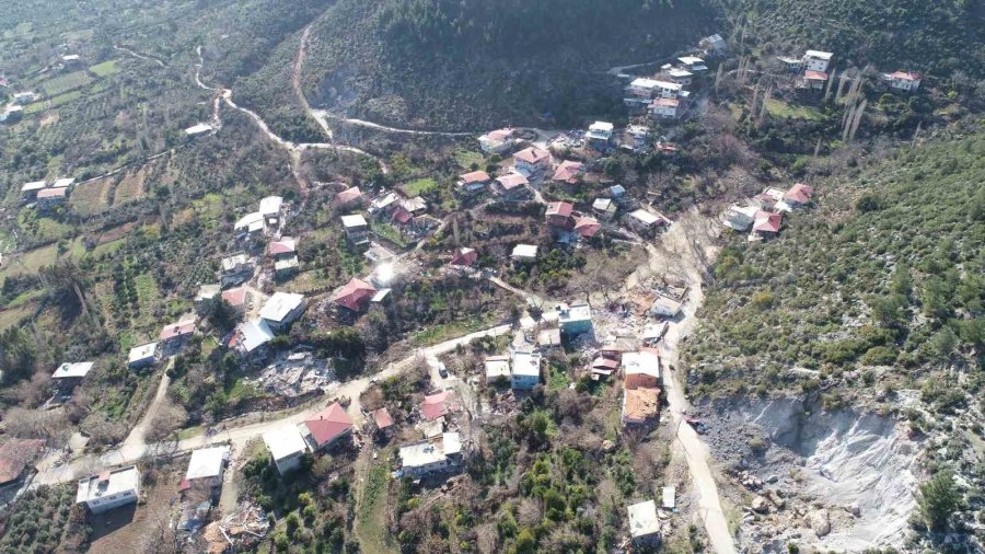 Devasa Kayalar Köyün Üzerine Yuvarlandı, Dehşeti Yaşadılar