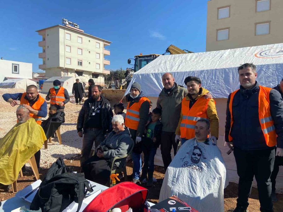 Bay Ve Bayan Kuaförler Bu Kez Depremzedeler İçin Makas Tuttu