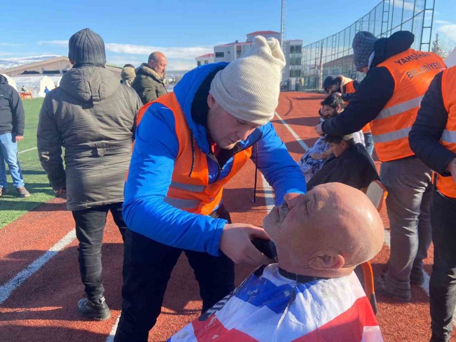 Bay Ve Bayan Kuaförler Bu Kez Depremzedeler İçin Makas Tuttu